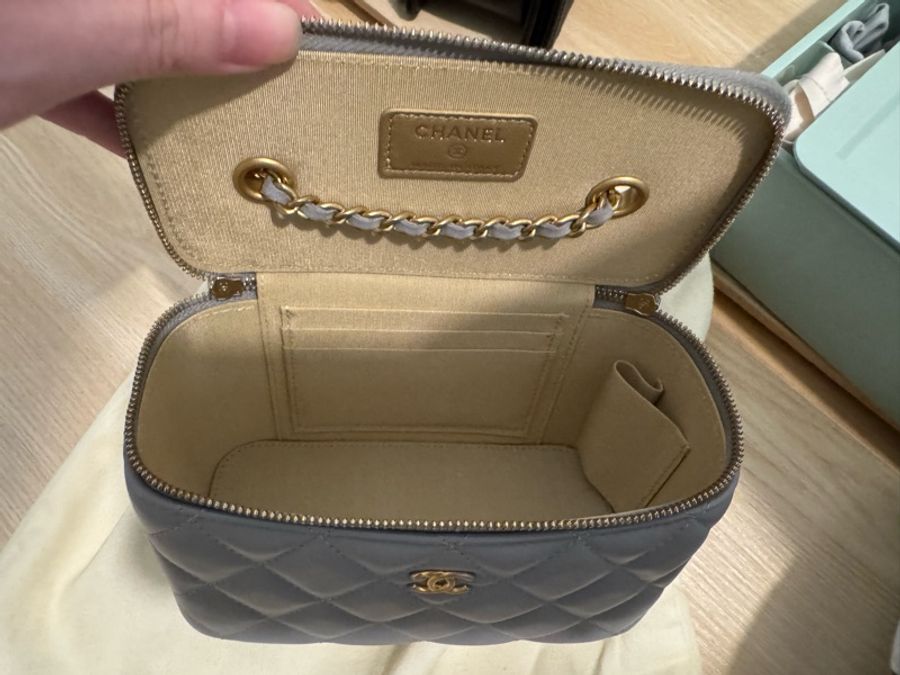 Chanel 灰色金球長盒子 羊皮 31 卡開頭-11