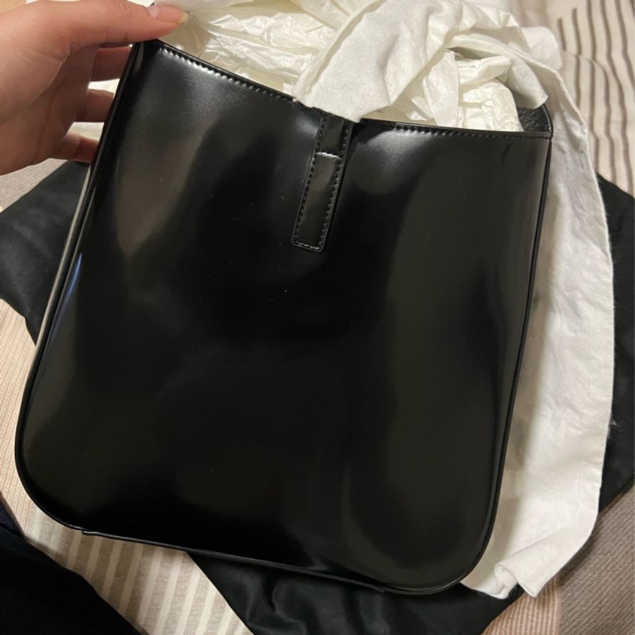 YSL LE 5 À 7 亮面皮革黑銀hobo-8
