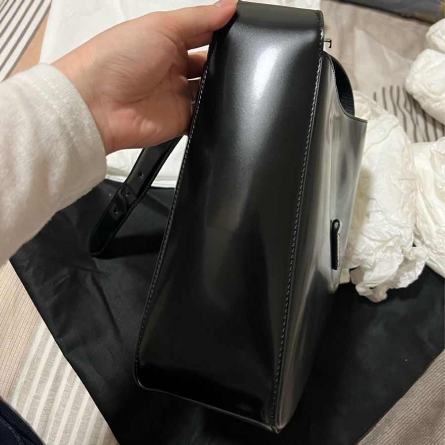 YSL LE 5 À 7 亮面皮革黑銀hobo-14