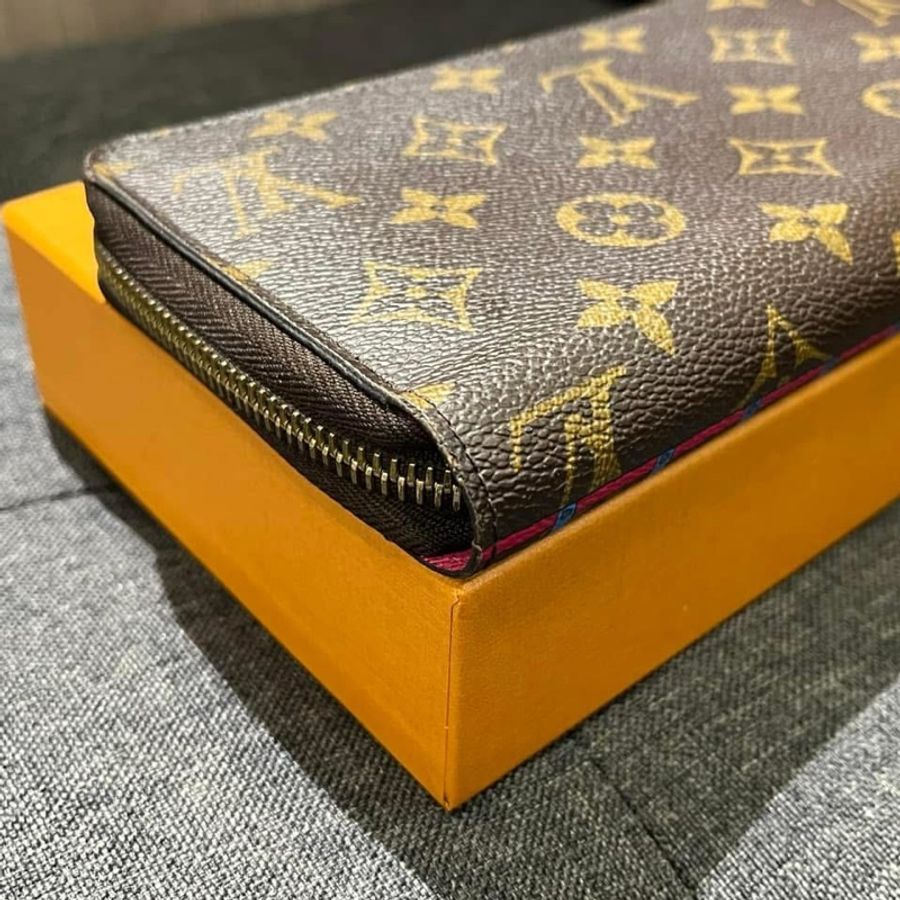LV 聖誕節限定版 原花雲霄飛車配桃紅色內裏拉鍊長夾-4