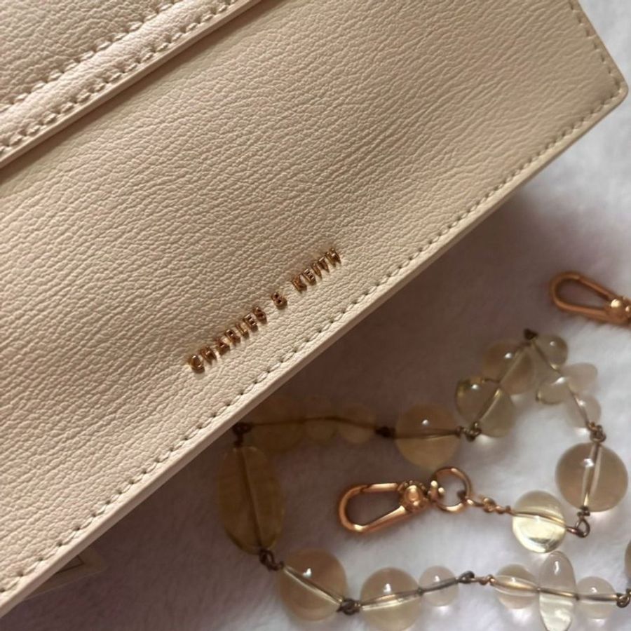 CHARLES & KEITH 小CK 翻蓋法棍包肩背包(奶油黃)-3