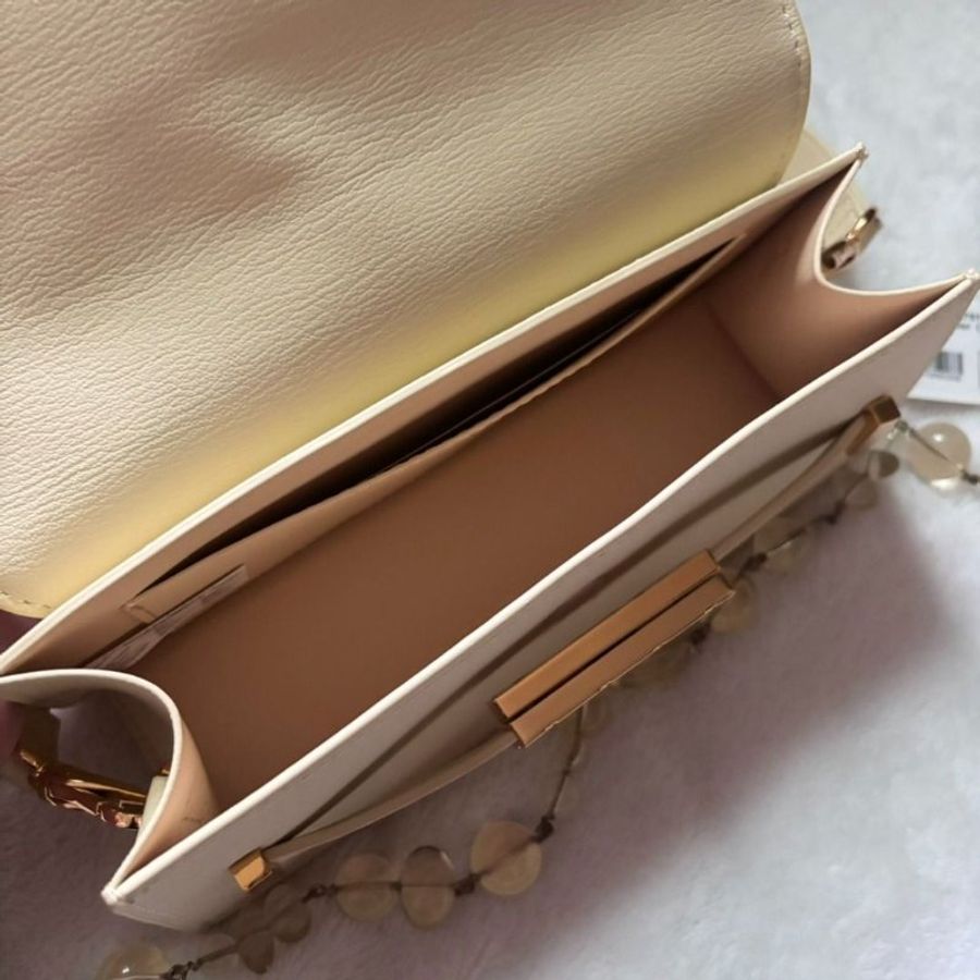 CHARLES & KEITH 小CK 翻蓋法棍包肩背包(奶油黃)-4