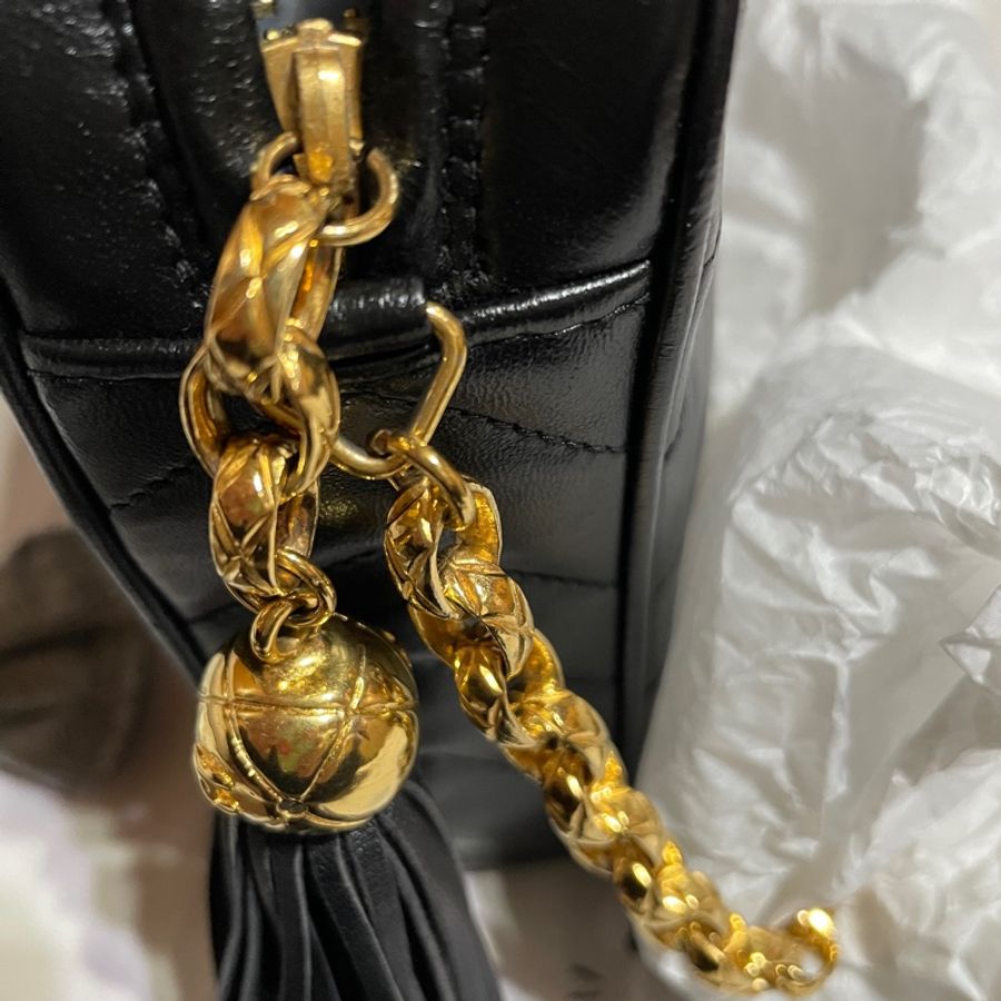 Chanel Vintage金球流蘇雕花鍊相機包-13