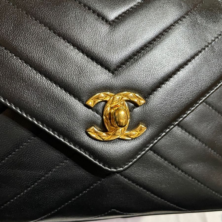Chanel Vintage金球流蘇雕花鍊相機包-10