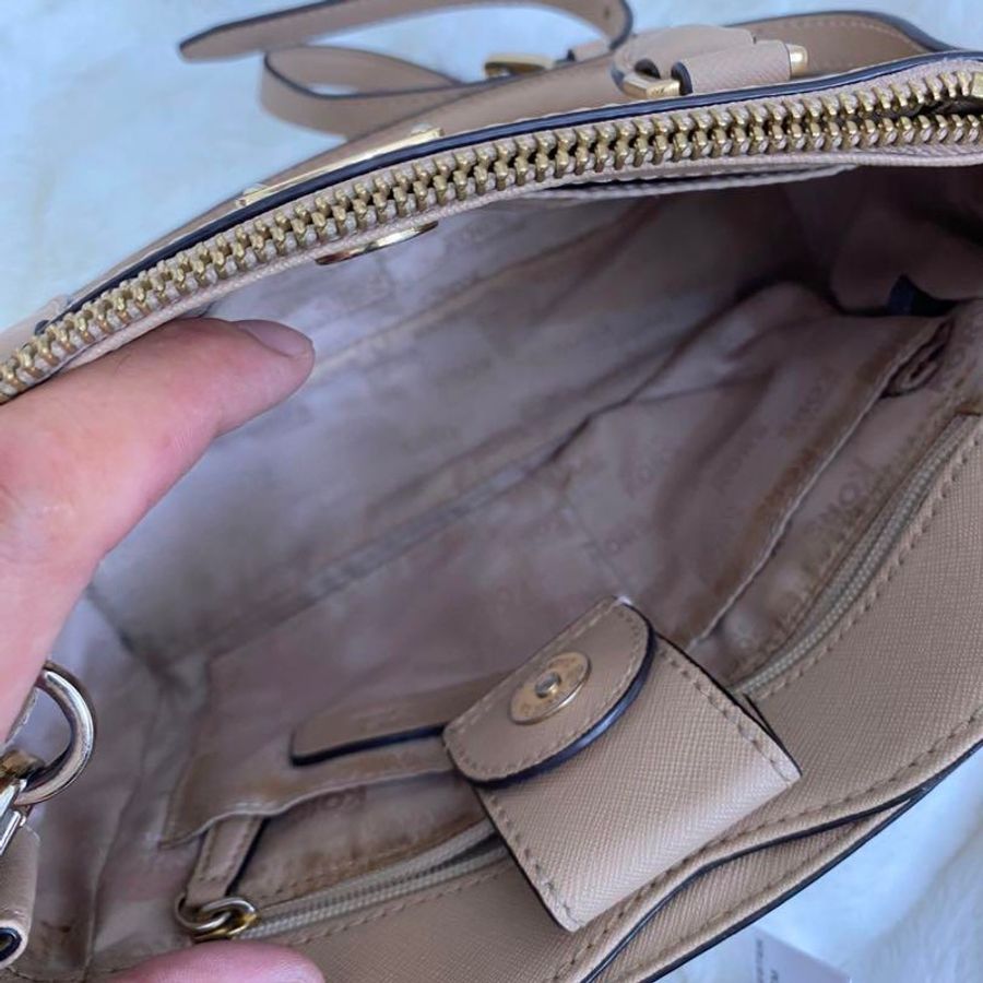 Michael Kors Selma 奶茶杏色中型手提斜背包(Saffiano皮革)-4