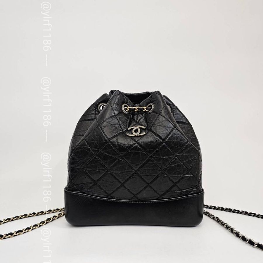 ❣Chanel 黑復刻牛皮霧銀釦金銀皮穿鍊流浪後背包-0