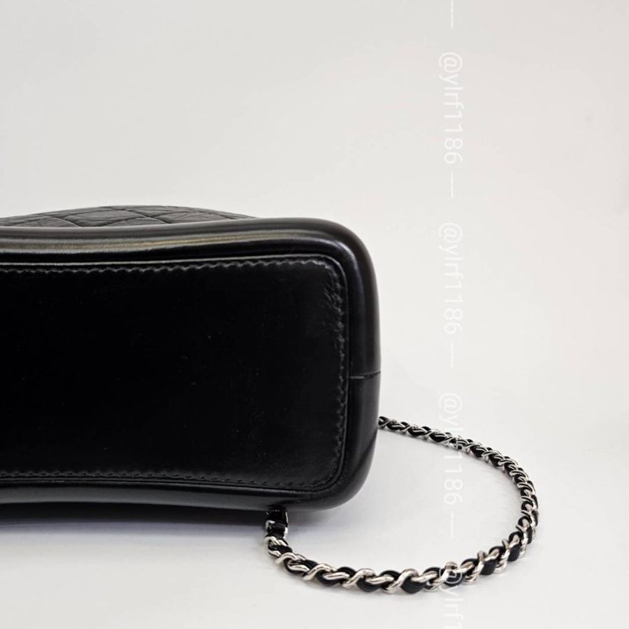 ❣Chanel 黑復刻牛皮霧銀釦金銀皮穿鍊流浪後背包-4
