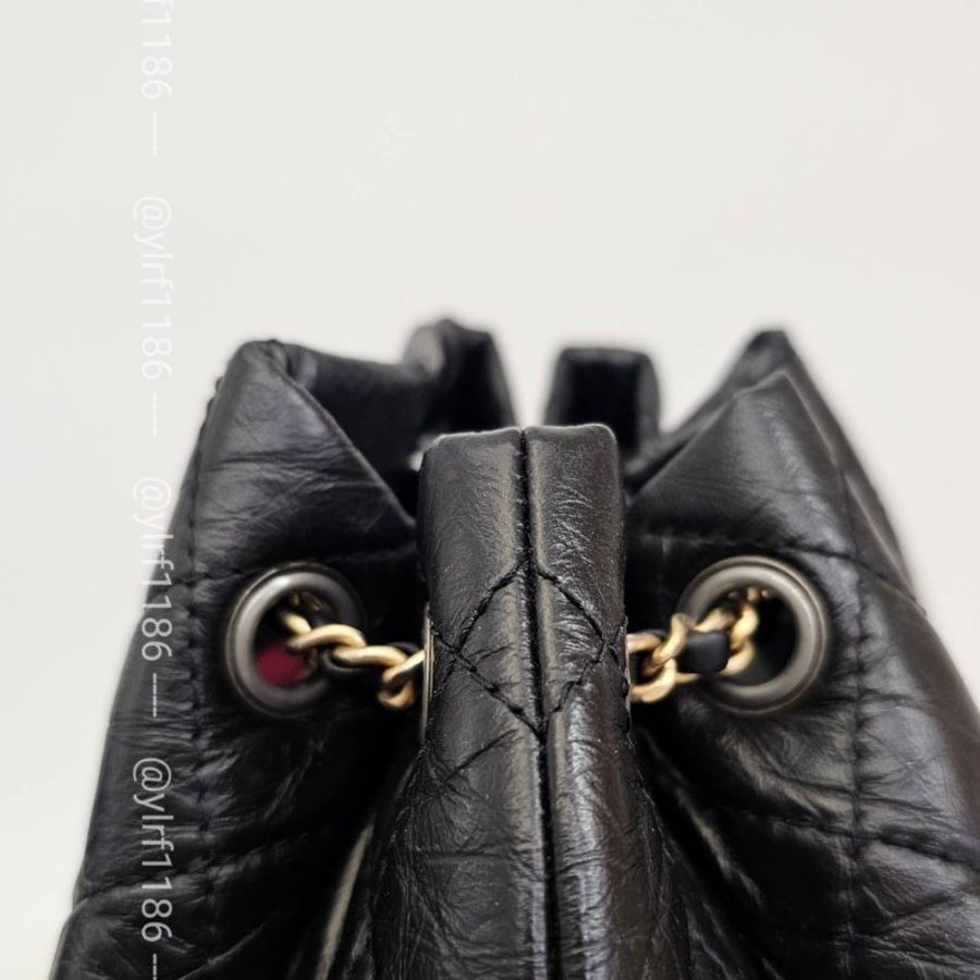 ❣Chanel 黑復刻牛皮霧銀釦金銀皮穿鍊流浪後背包-6