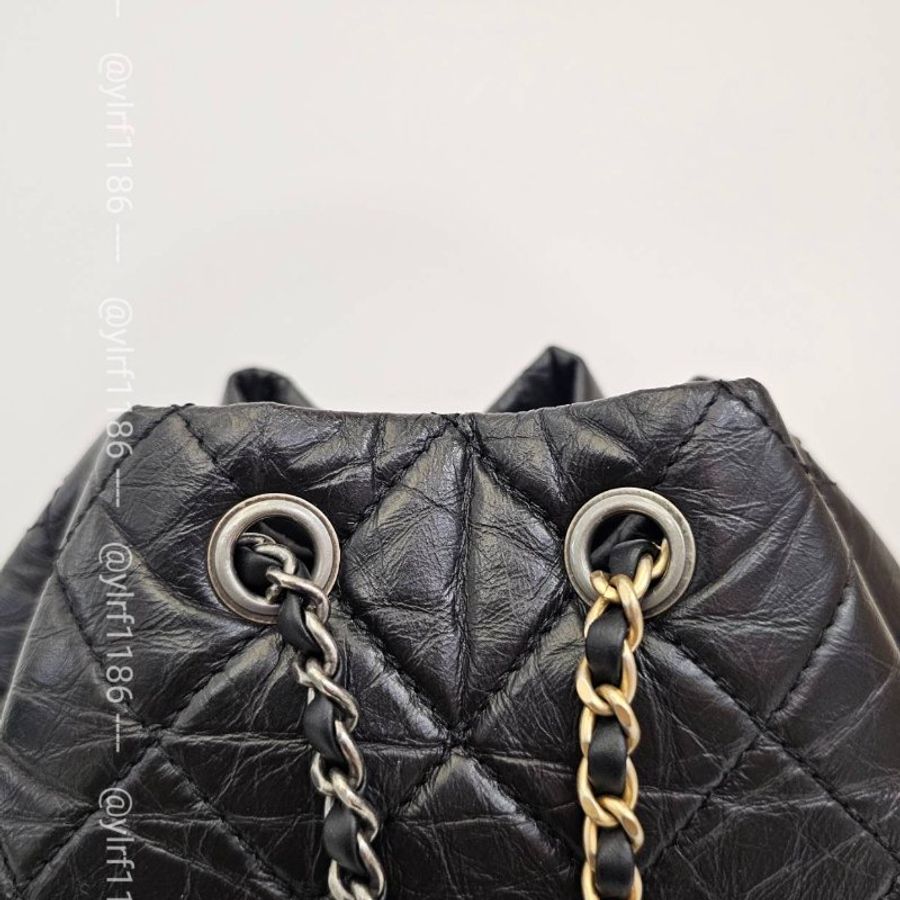 ❣Chanel 黑復刻牛皮霧銀釦金銀皮穿鍊流浪後背包-7