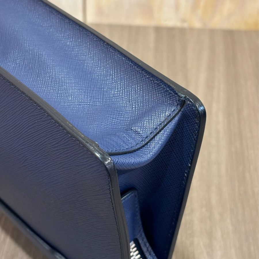 PRADA 2VF056 藍色 荔枝皮 可拆 手把 把手 皮帶 大容量 手拿包 公事包-13