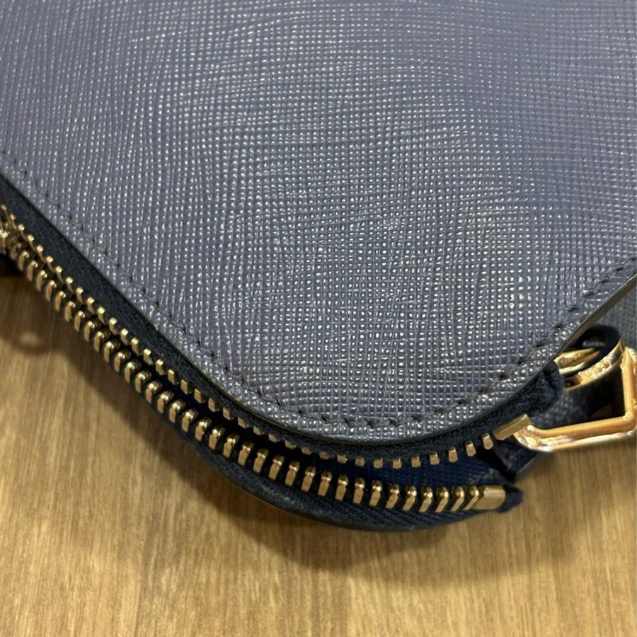 PRADA 2VF056 藍色 荔枝皮 可拆 手把 把手 皮帶 大容量 手拿包 公事包-15