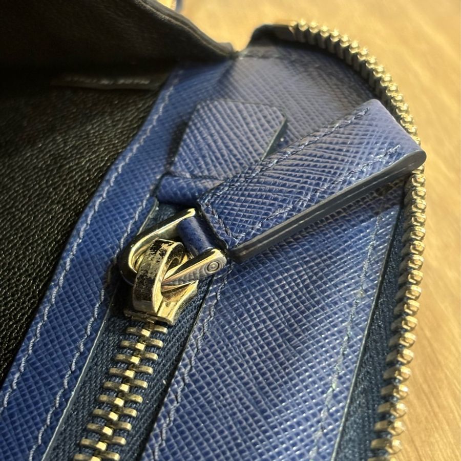PRADA 2VF056 藍色 荔枝皮 可拆 手把 把手 皮帶 大容量 手拿包 公事包-18