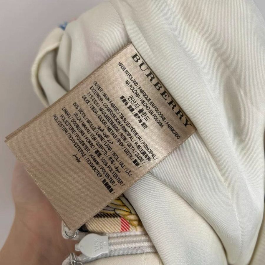 Burberry 字母短裙 僅試穿 42號,腰圍75,裙長44 M號-1