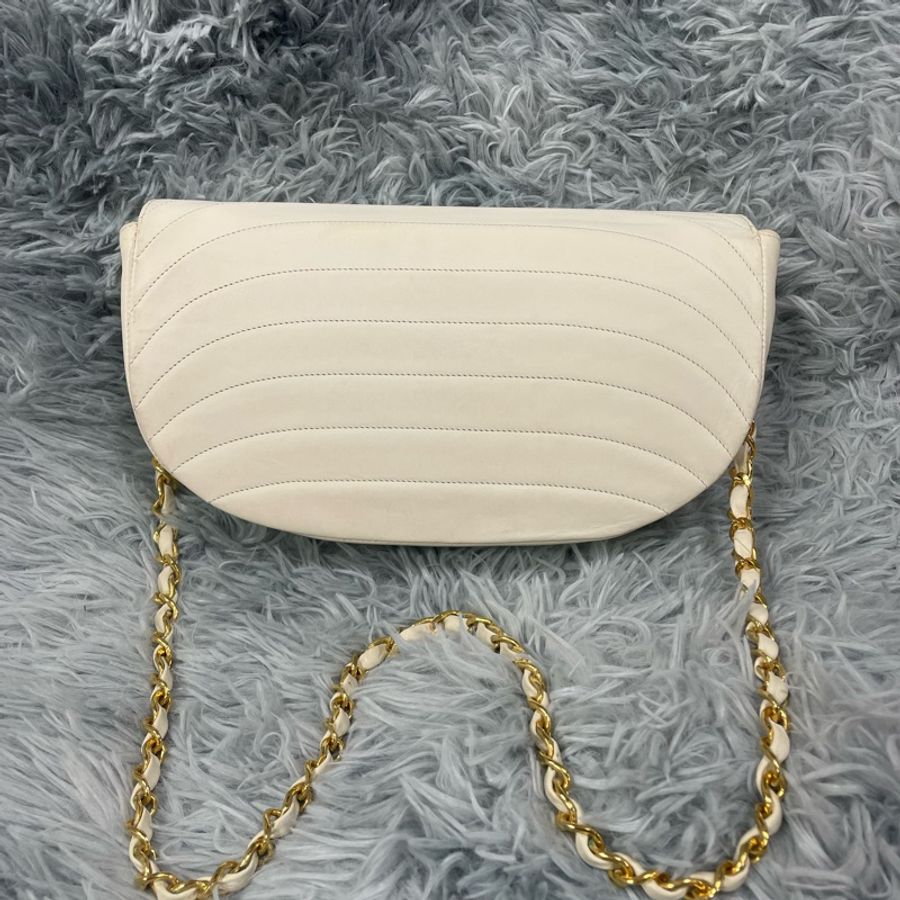 Chanel Vintage 白雪公主金扣半月包 香奈兒-14