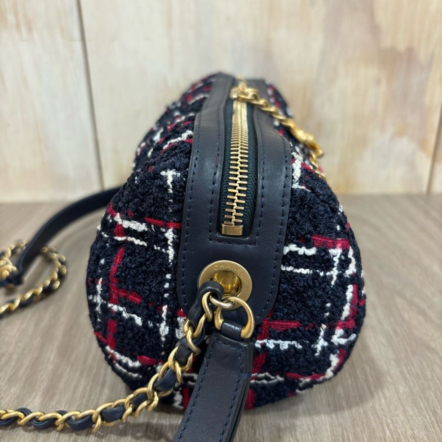 CHANEL 草寫 LOGO 海軍 藍白紅 金鍊 軟呢 毛料 毛呢 圓桶包 圓筒包 斜背包-1