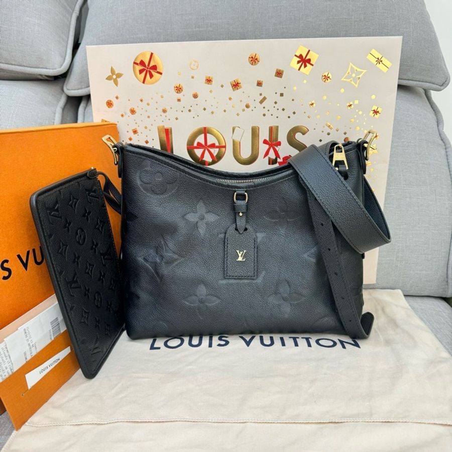 LV M46288經典CarryAll PM系列Monogram Empreinte皮革壓花肩背包 斜背包(黑色)-0