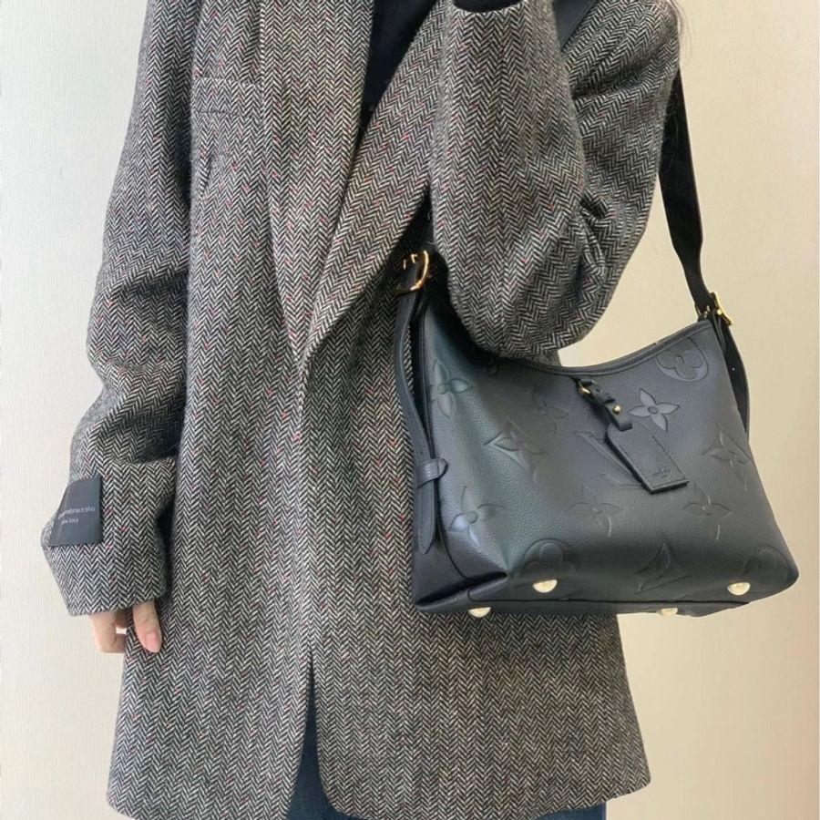 LV M46288經典CarryAll PM系列Monogram Empreinte皮革壓花肩背包 斜背包(黑色)-2