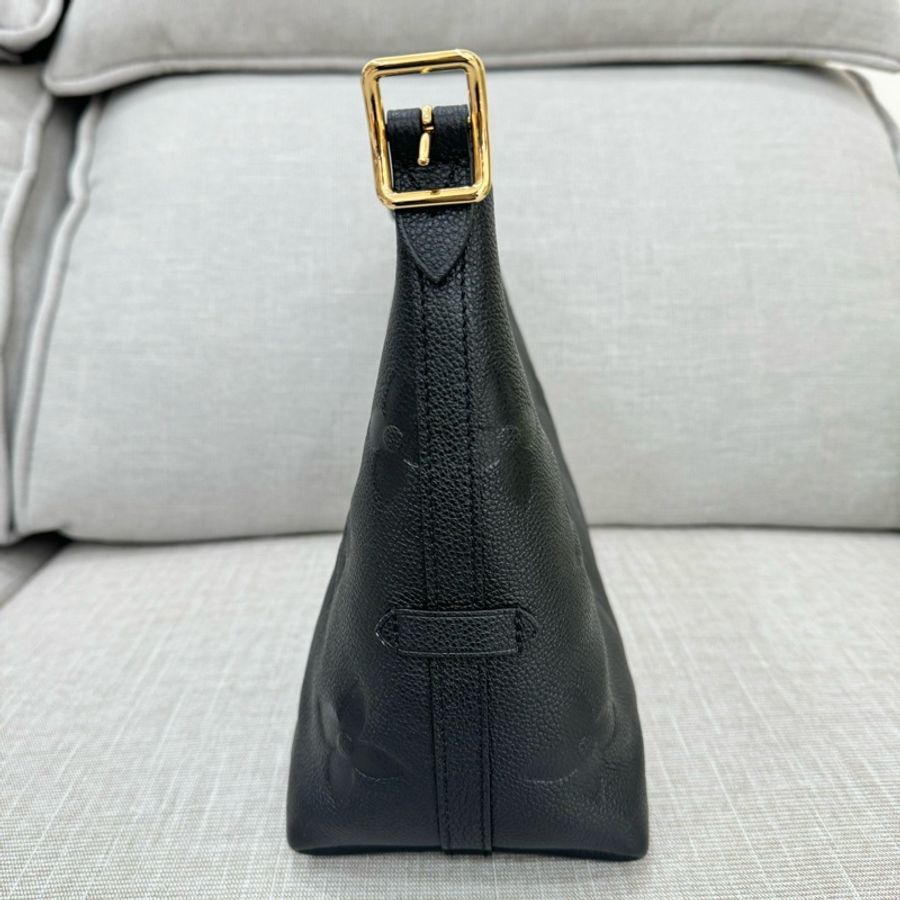 LV M46288經典CarryAll PM系列Monogram Empreinte皮革壓花肩背包 斜背包(黑色)-8