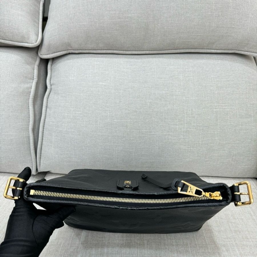 LV M46288經典CarryAll PM系列Monogram Empreinte皮革壓花肩背包 斜背包(黑色)-15