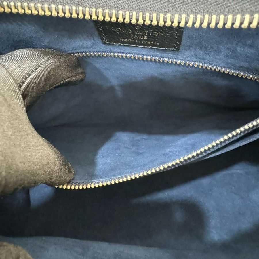 LV M46288經典CarryAll PM系列Monogram Empreinte皮革壓花肩背包 斜背包(黑色)-21