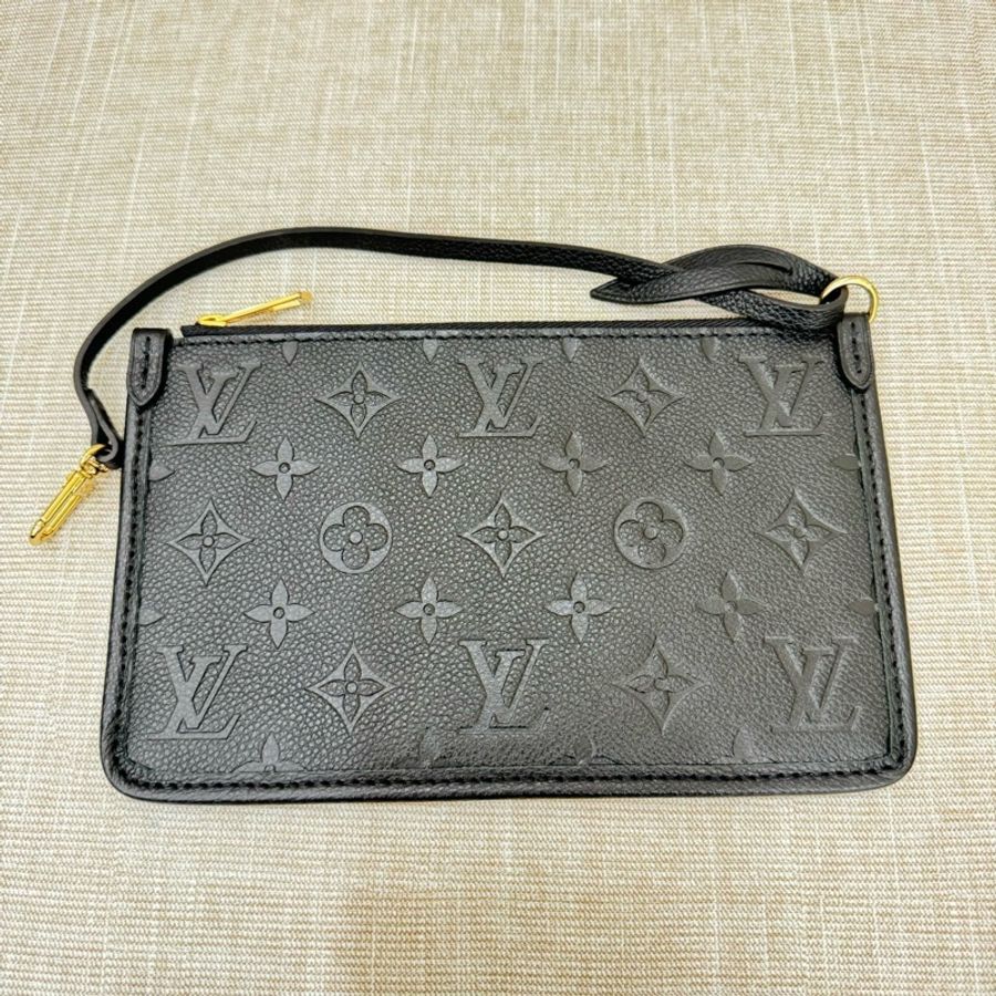 LV M46288經典CarryAll PM系列Monogram Empreinte皮革壓花肩背包 斜背包(黑色)-25