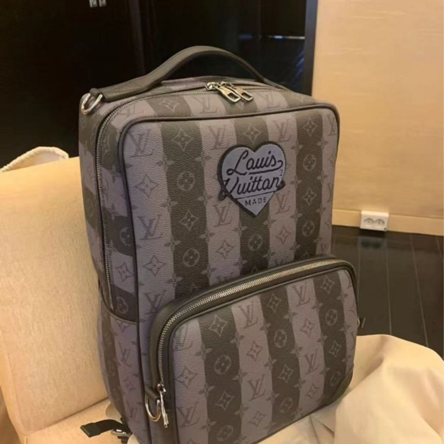Lv nigo聯名黑花愛心後背包男女同款 配件塵袋購證 全新閒置-4