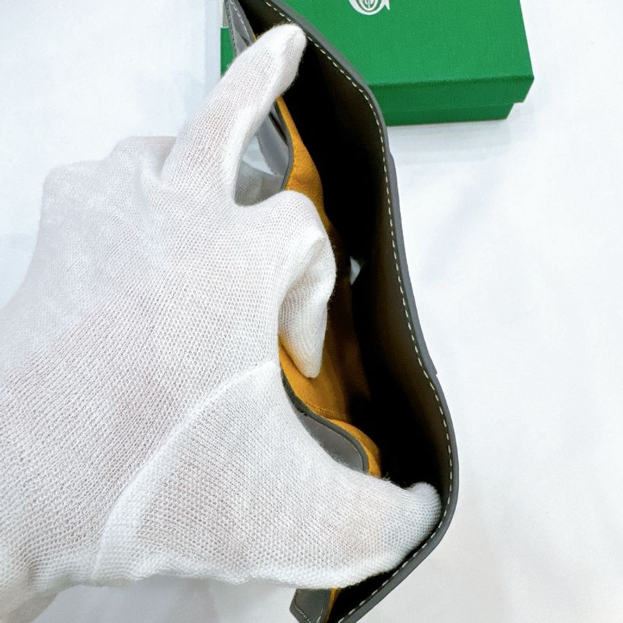 莉亞精品♡Goyard 三折短及 灰全新-5