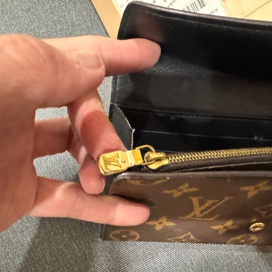 LOUIS VUITTON 路易威登 SARAH 經典長夾錢包M80726達芙妮老花 信封式 翻蓋 LV 長夾 12卡 錢包 皮夾-10