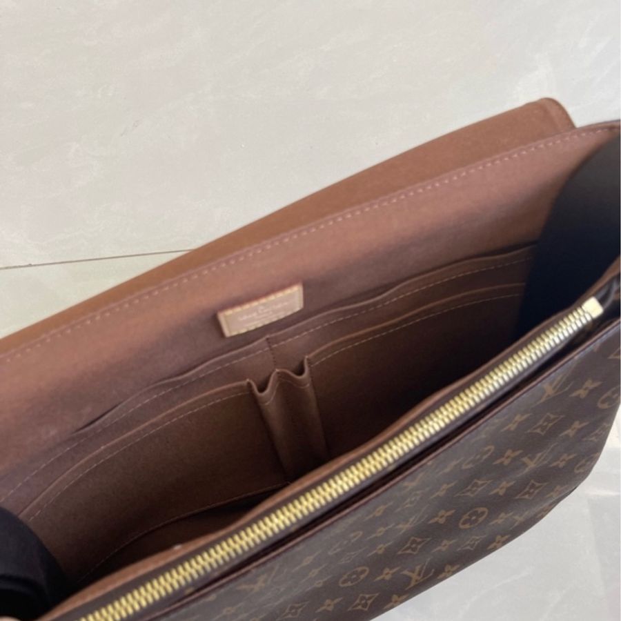 [全新］LV M97039 Monogram帆布DISTRICT GM翻蓋磁釦斜/肩背信差包-10