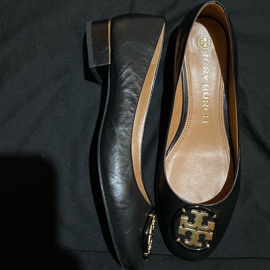 Tory Burch 黑金釦低跟平底鞋#8-25