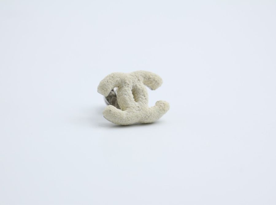 Chanel Vintage 03A 金屬白色磨砂質感CC胸針-0