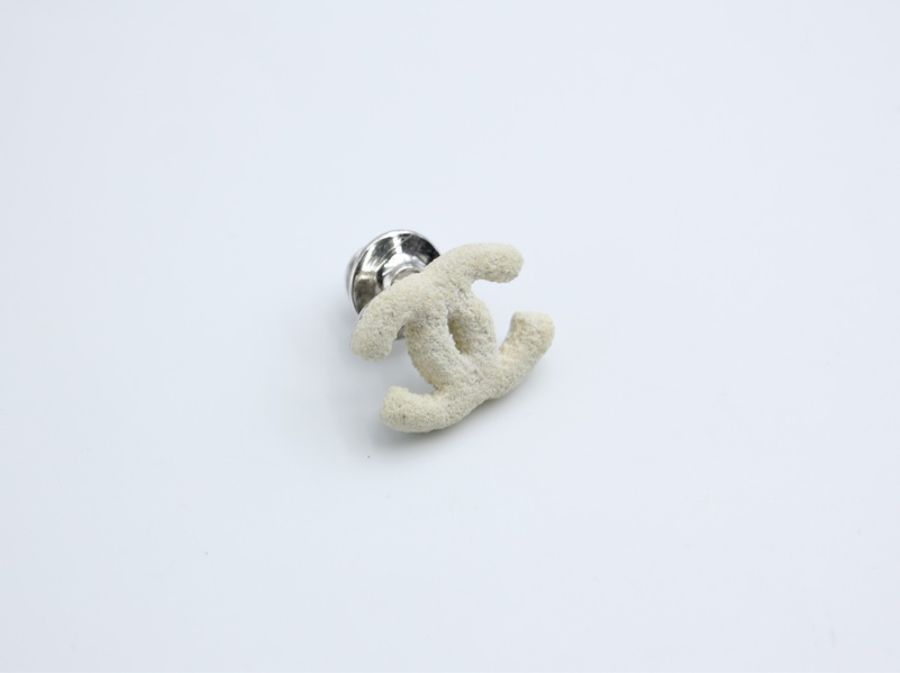 Chanel Vintage 03A 金屬白色磨砂質感CC胸針-3