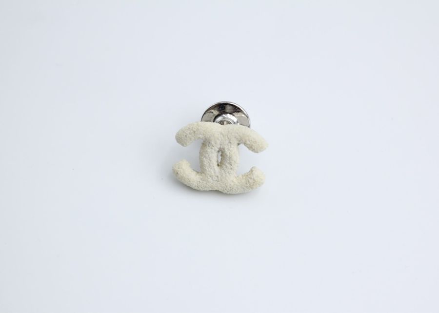 Chanel Vintage 03A 金屬白色磨砂質感CC胸針-4