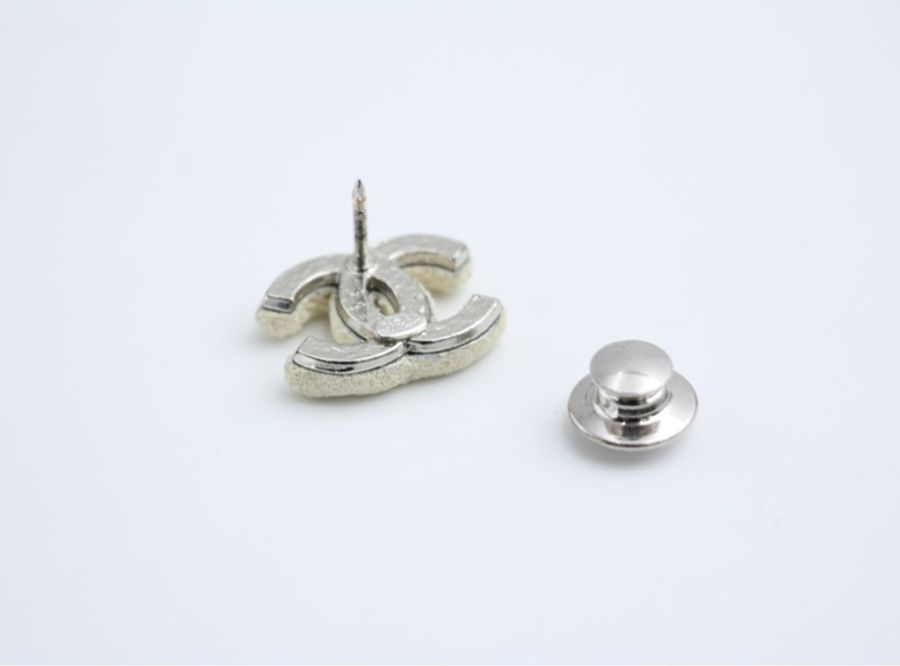 Chanel Vintage 03A 金屬白色磨砂質感CC胸針-8