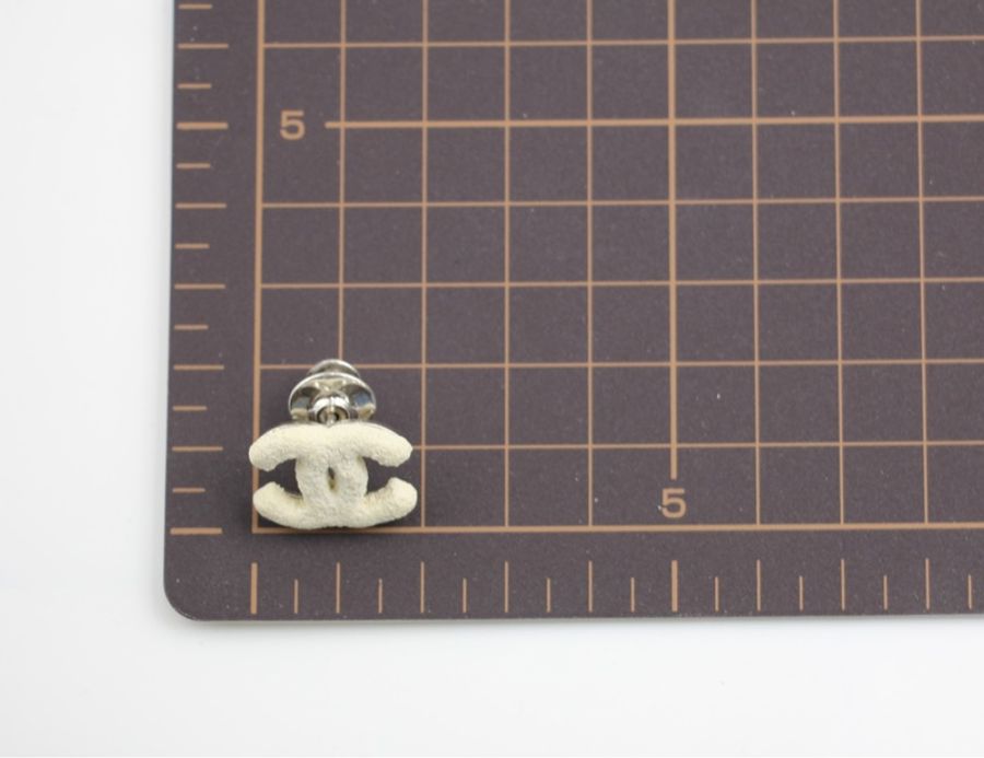 Chanel Vintage 03A 金屬白色磨砂質感CC胸針-9