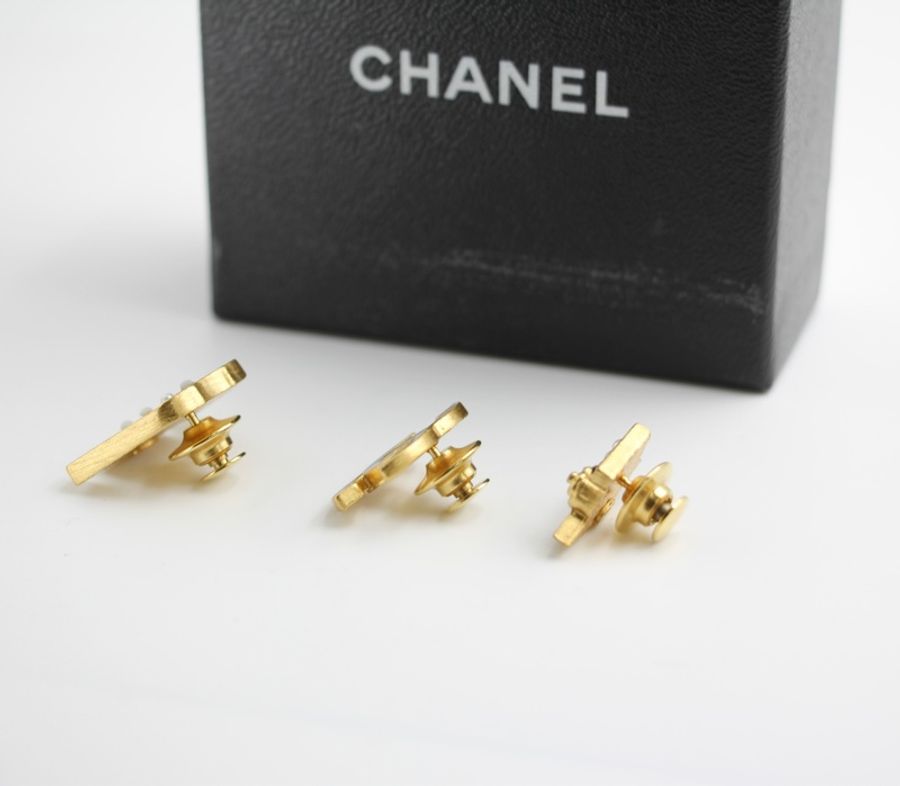 Chanel Vintage 02A琺瑯三件套帽衣服CC胸針-3