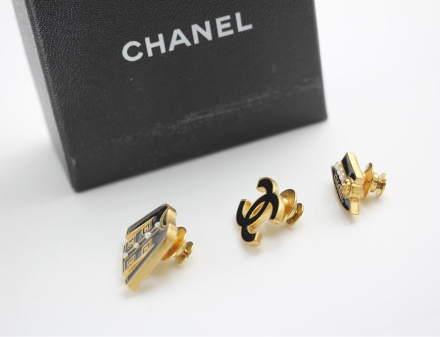 Chanel Vintage 02A琺瑯三件套帽衣服CC胸針-4
