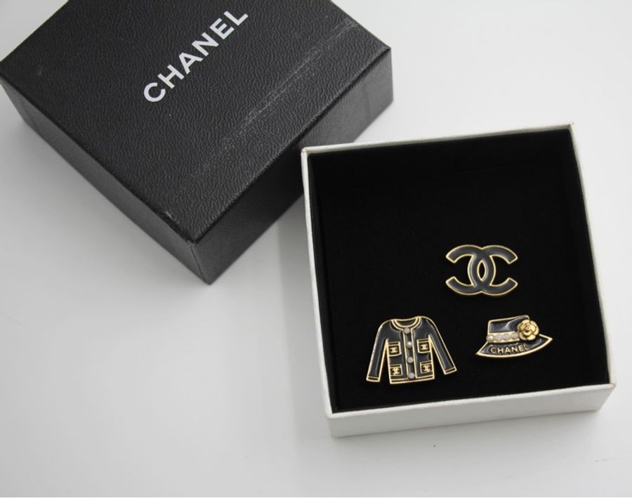 Chanel Vintage 02A琺瑯三件套帽衣服CC胸針-5