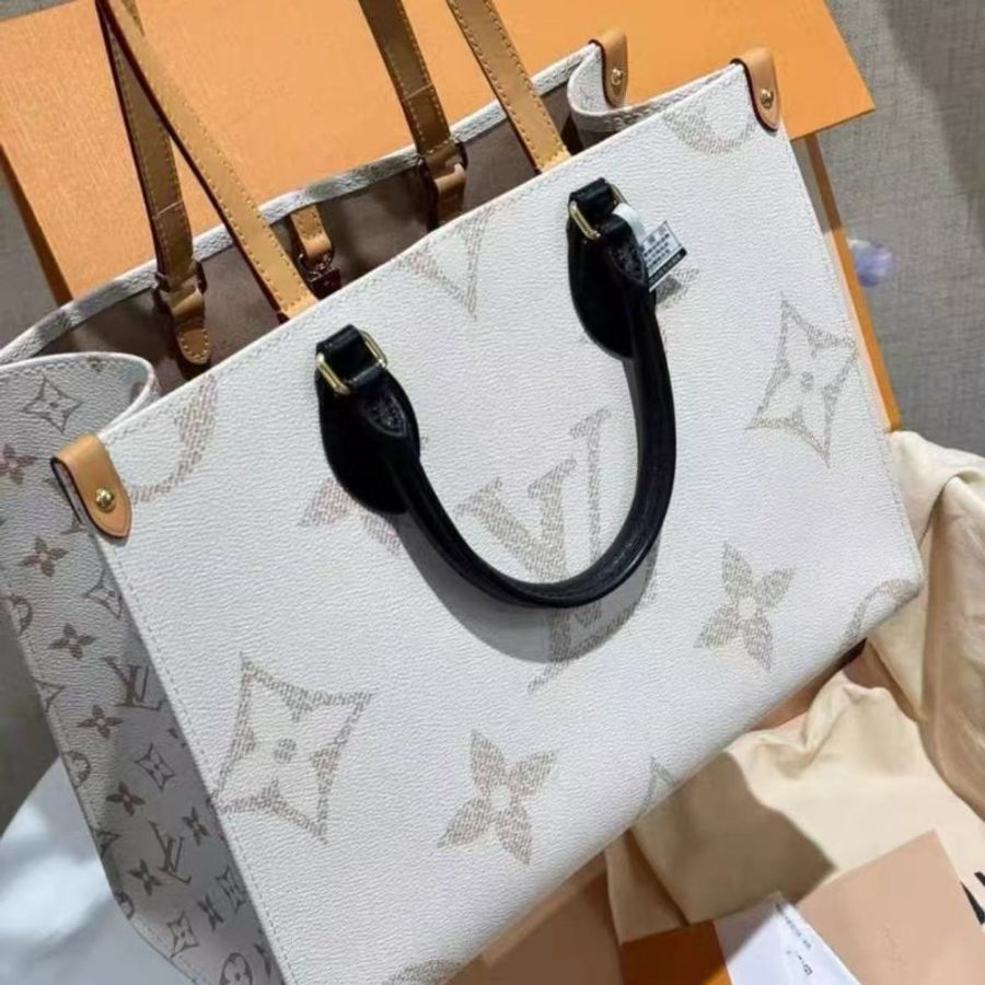 LV Onthego 中號 沙丘色超級白富美 配件盒子塵袋購證 全新可送禮-1