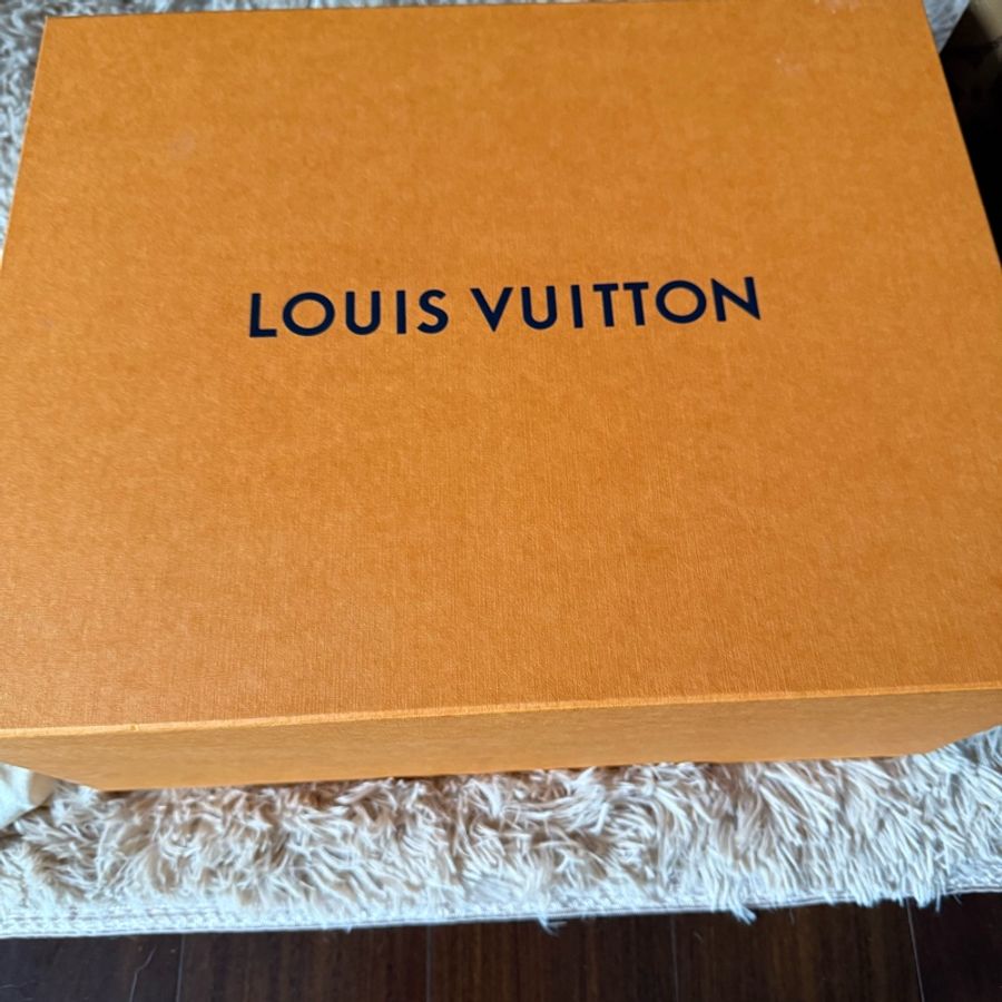 LV on the go-24