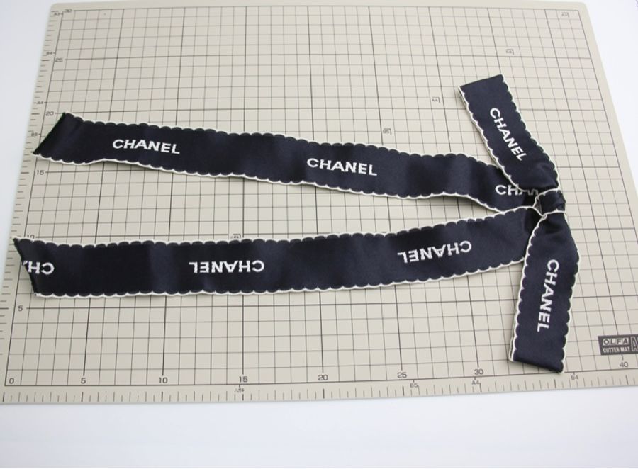 Chanel Vintage 81-85年絲質蝴蝶結長絲帶胸針-9