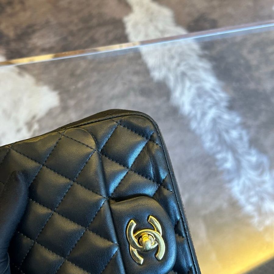 chanel香奈兒黑金菱格紋雙C扣方胖子鏈條包-10