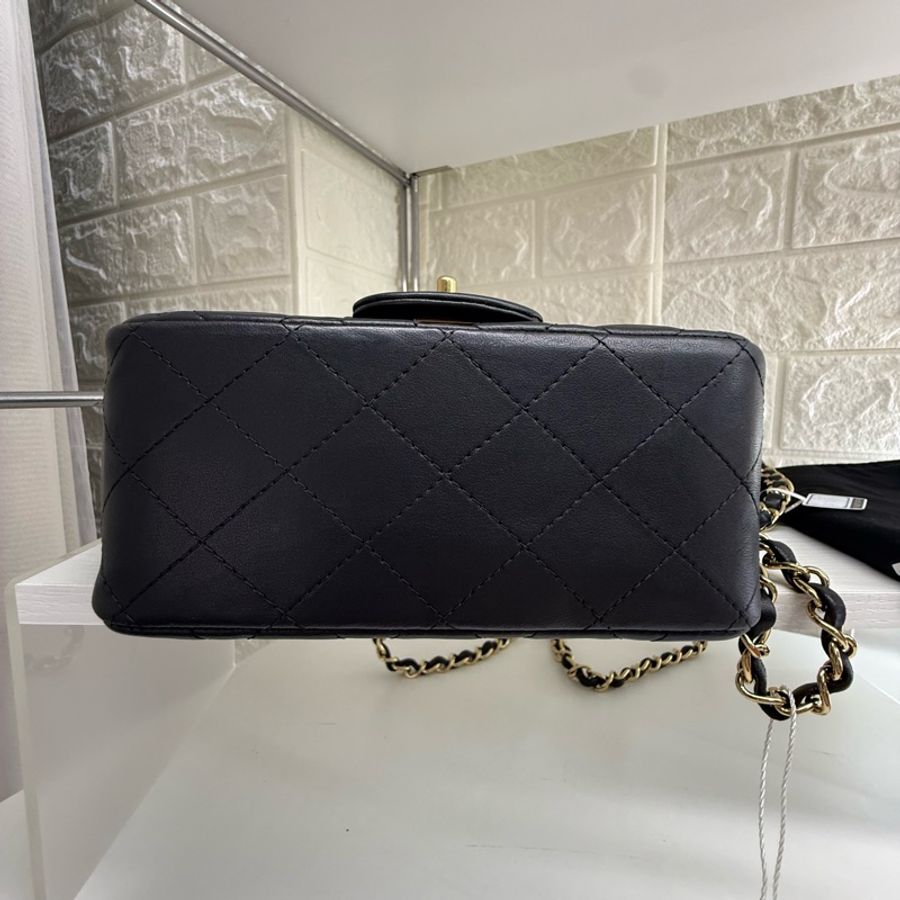 chanel香奈兒黑金菱格紋雙C扣方胖子鏈條包-3