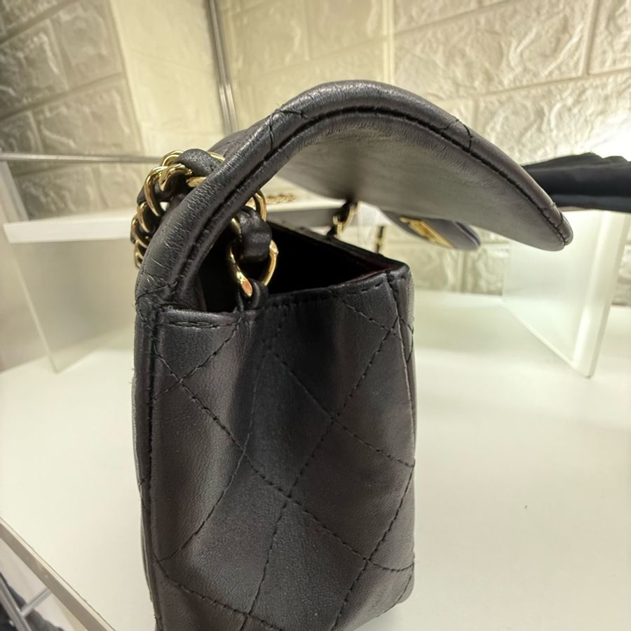 chanel香奈兒黑金菱格紋雙C扣方胖子鏈條包-11