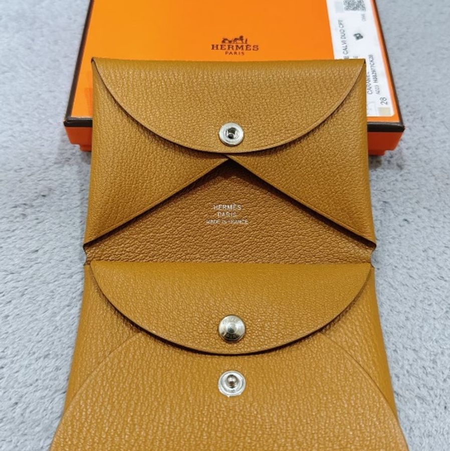 全新現貨 Hermes CALVI DUO 山羊皮 焦糖色零錢包-1