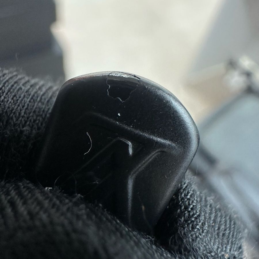 LV Shadow Zippy 黑色真皮壓紋長銀包 晶片款-17