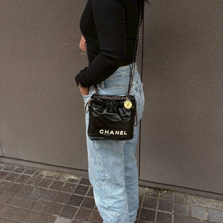 Chanel 金鍊黑皮白字母迷你 22包-0
