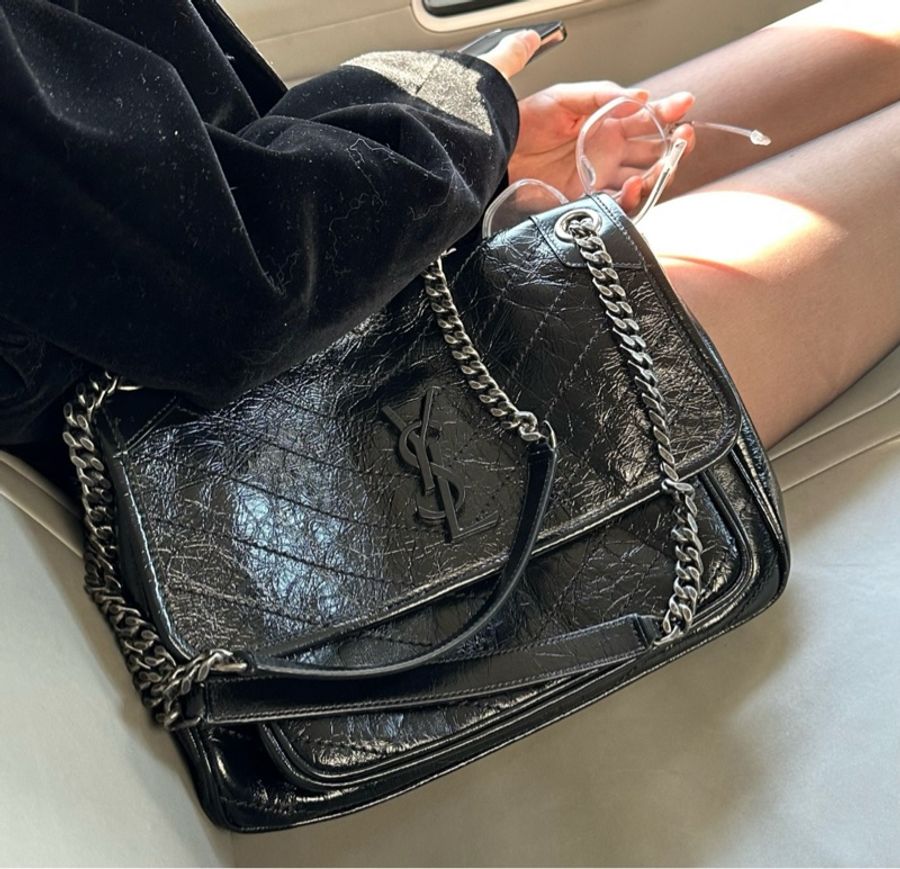 聖羅蘭 YSL Niki 銀鏈黑標Logo復古褶皺斜挎單肩包-1