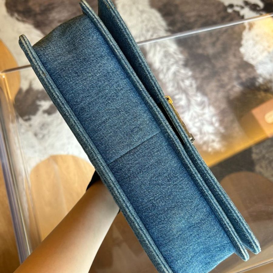 Chanel香奈兒菱格紋牛仔leboy鏈條包帶卡-11