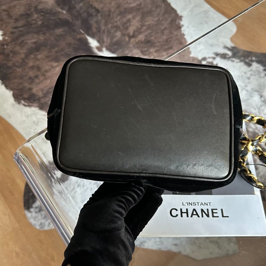 Chanel香奈兒黑金絲絨金球水桶鏈條包-3